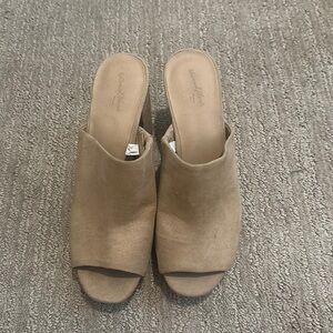 Universal threads heels
